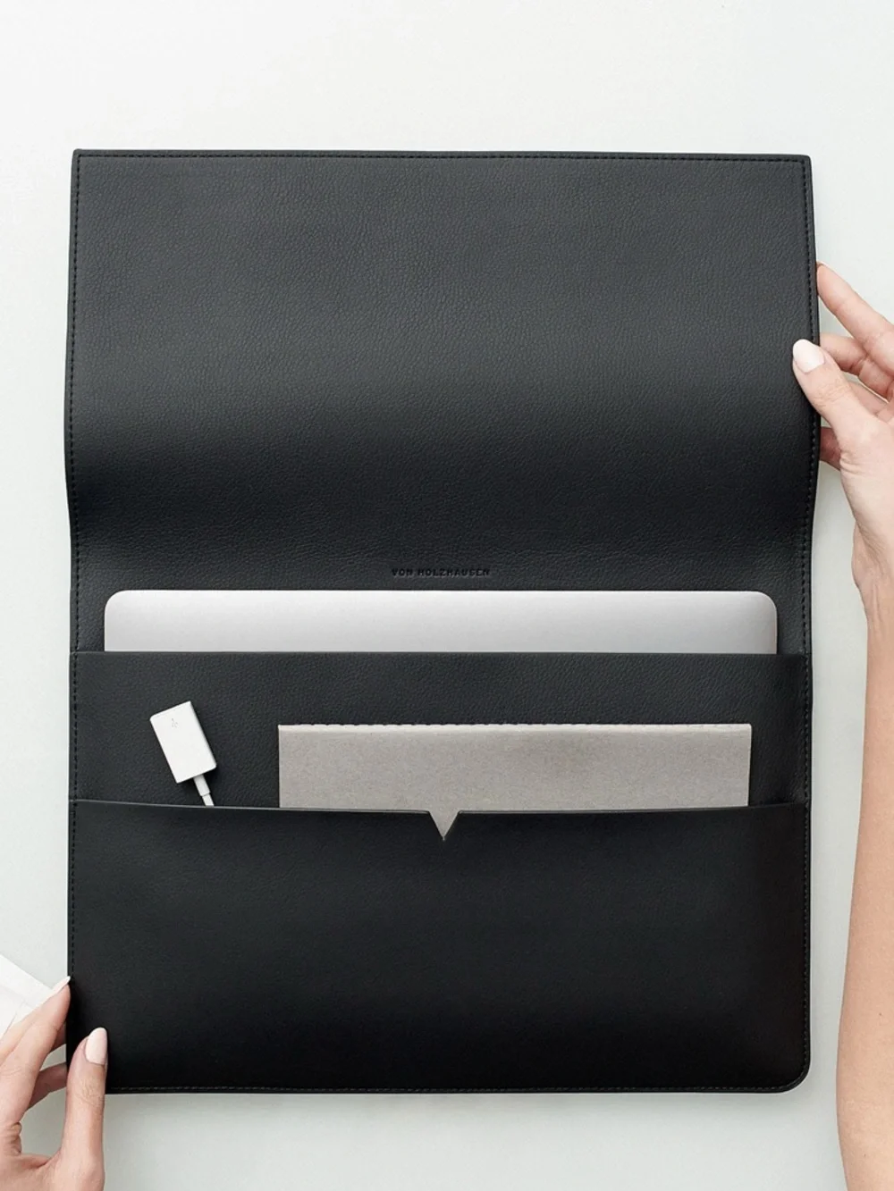 VAN HOLZHAUSEN The MacBook Portfolio Vegan Leather Case ~ New